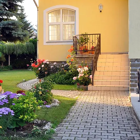 Lägenhetshotell Napsugar Vendeghaz