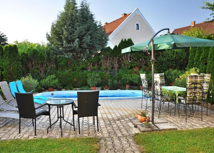 Aparthotel Napsugar Vendeghaz 3*